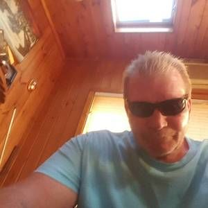 Meet your Posher, Dennis